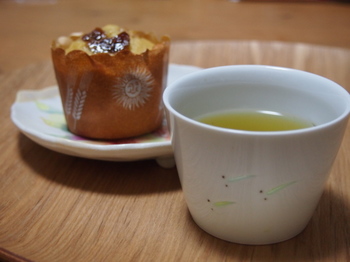 緑茶とともに.jpg